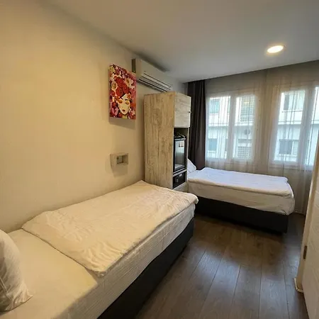 Piano Hotel Smirne