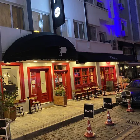 Piano イズミル
