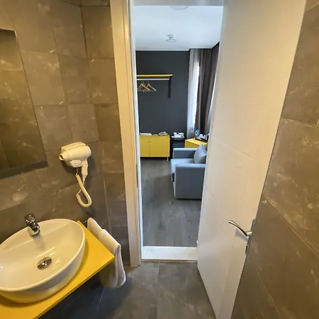 Piano Hotel Smirne