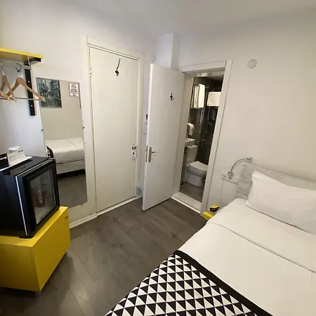 Piano Hotel Smirne
